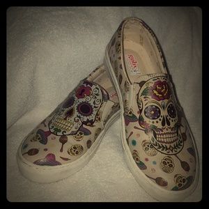 Skull Slip On Sneakers VN4005